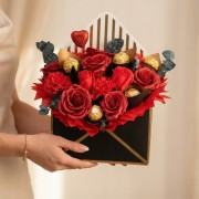 Flower box Mydlane Róże Ferrero Rocher Prezent Na Walentynki Dzień Kobiet