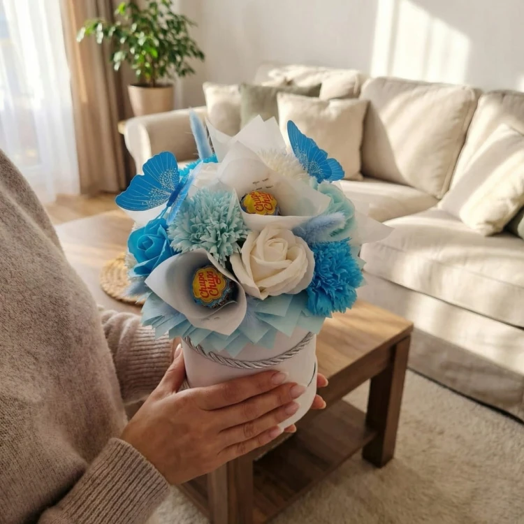Wieczne Róże Mydlane Flowerbox Z Lizakami Chupa Chups Niebieski Bukiet Box