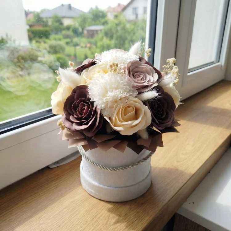 Flower Box Kwiaty Mydlane Welurowy Róże Eukaliptus Prezent Wieczne Kwiaty