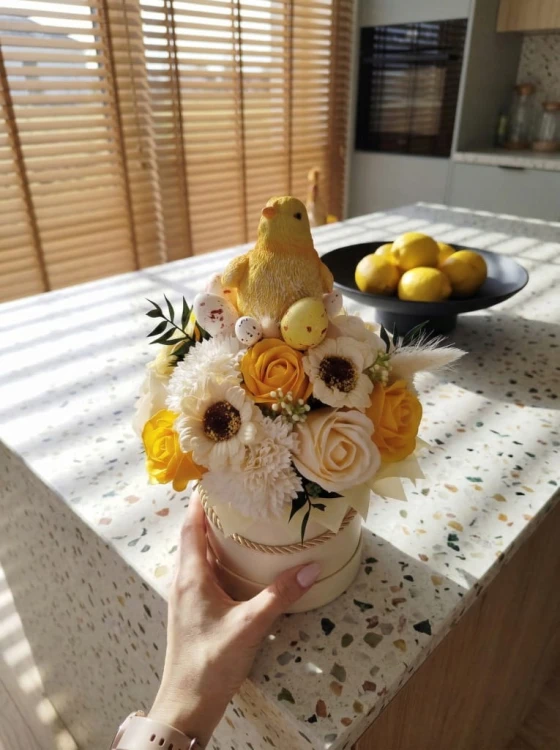 Wiosenny Flower Box Kwiaty Mydlane Wielkanocny Stroik z Kurczakiem Jajka