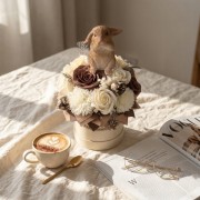Premium Flower Box Wielkanocny Zając Kwiaty Mydlane Beżowy Stroik Handmade